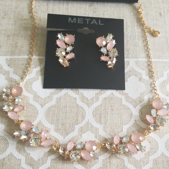 Metal Jewelry - NWT! Pink Gold Crystal Earring & Necklace Set